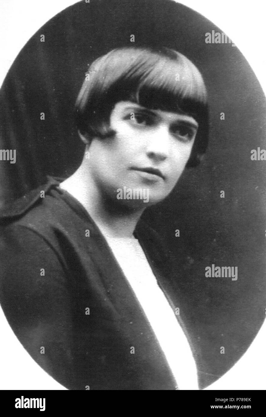 Anglais : Halina Grottyska Bulczyska, nee - photographie prise à Sarny, maintenant l'ouest de l'Ukraine, tandis que mari Stanisaw, fils d'Andrzej Kusionowicz Grottyski a été gouverneur de district. [Cette photo a été publiée dans le livre 'Le Grottyski Brygad Grottyskawo» (brigade) au 1er janvier 2013.] La Scotch Mist galerie contient des photographies de bâtiments historiques, monuments, mémoriaux et les habitants de la Pologne. Polski : Scotch Mist Galeria jaworznie budowli zawiera fotografie, pomników zabytków, j'Polaków. . Vers 1928 36 h Grottynska ca 1928 Banque D'Images