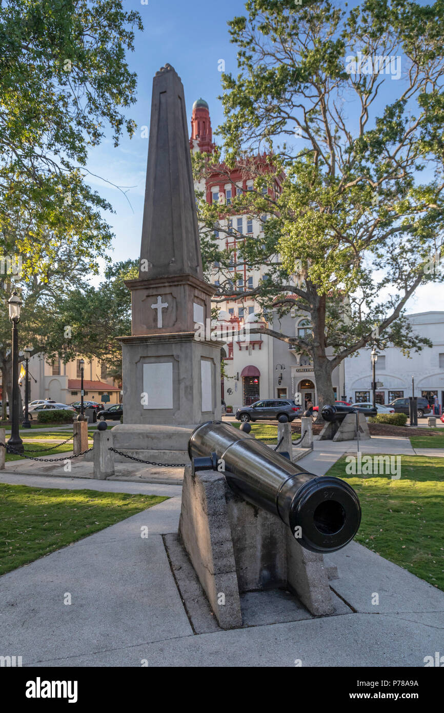 Saint Augustine, Floride - Le 1879 Confederate War Memorial de la Plaza de la Constitución. Banque D'Images
