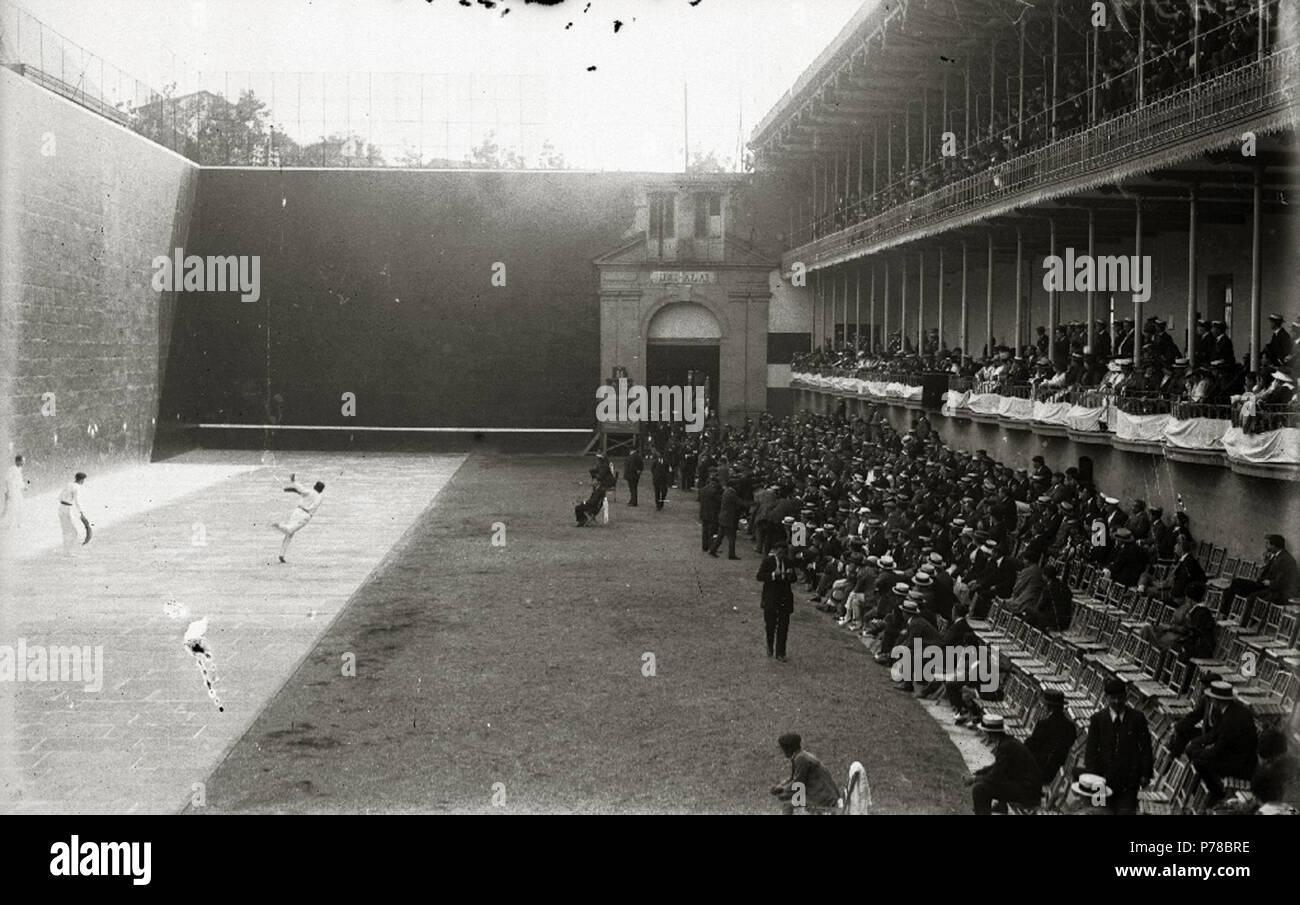 Partido de 50 remonte en el frontón jai-alai (2 de 3) - Fondo Car-Kutxa Fototeka Banque D'Images