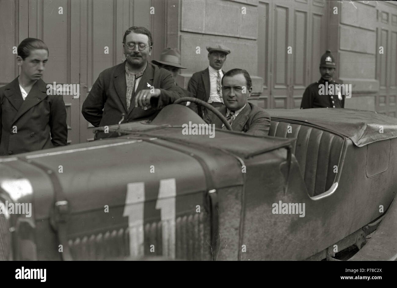 51 Gothique Erato en sus automóviles en la plaza de Okendo junto a la sede del Real Automóvil Club (RAC) (4 de 9) - Fondo Car-Kutxa Fototeka Banque D'Images