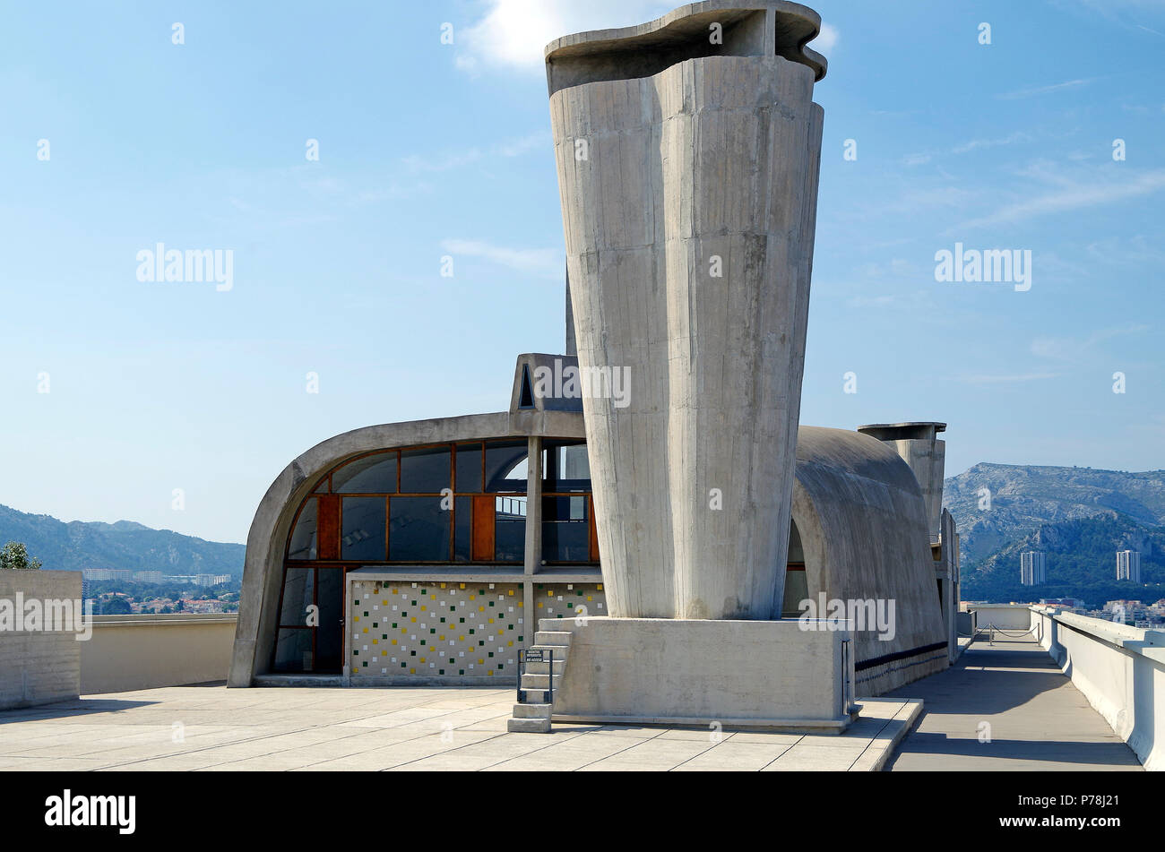 Des toits de l'Unité d'habitation, un immeuble à Marseille, l'architecte Le Corbusier, un pionnier de l'architecture moderne. Banque D'Images