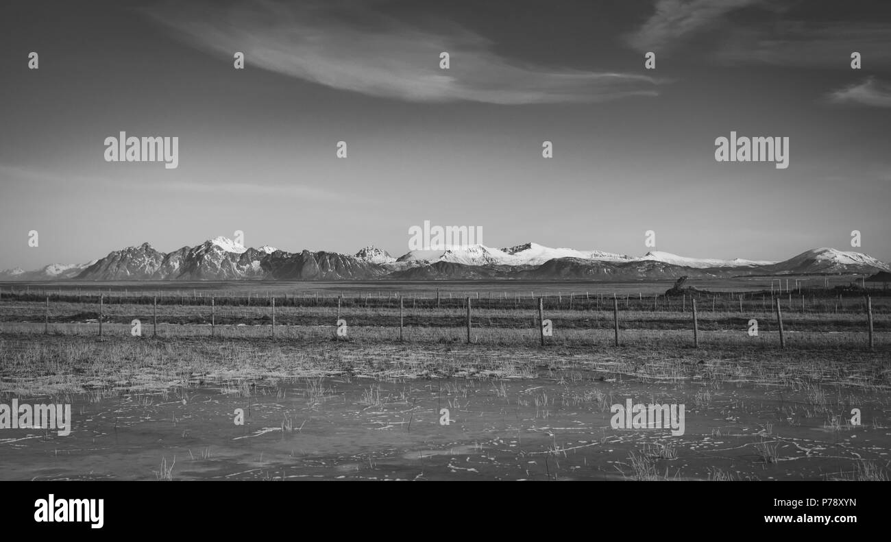 La solitude de l'hiver neigeux Lofoten - Norvège Banque D'Images