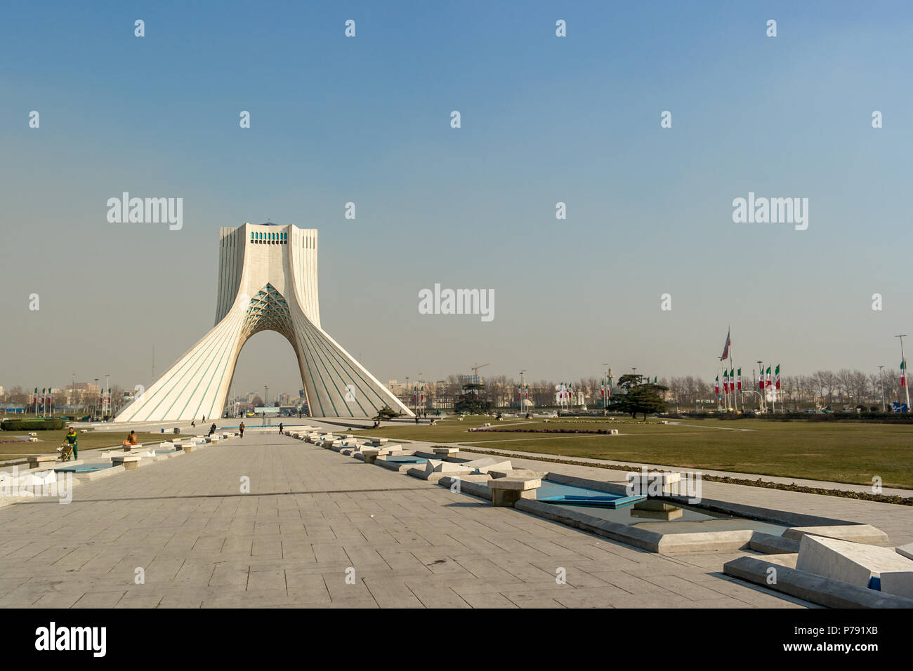 Le célèbre monument iranien de la tour de la liberté ou la tour Azadi conçu par l'architecte Hossein Amanat, à Téhéran, en Iran. Banque D'Images