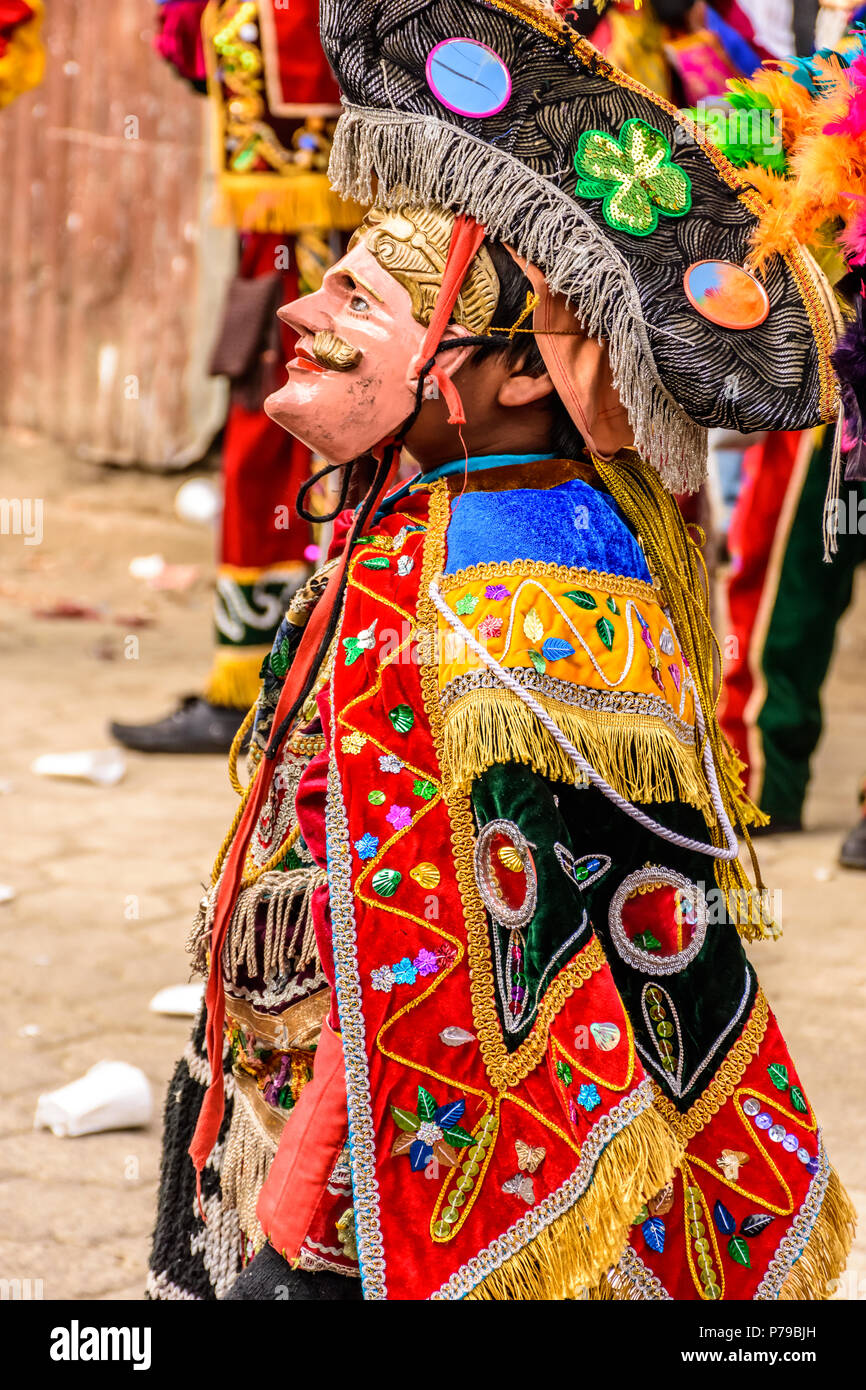 Traditional guatemalan costumes Banque de photographies et d'images à haute  résolution - Alamy