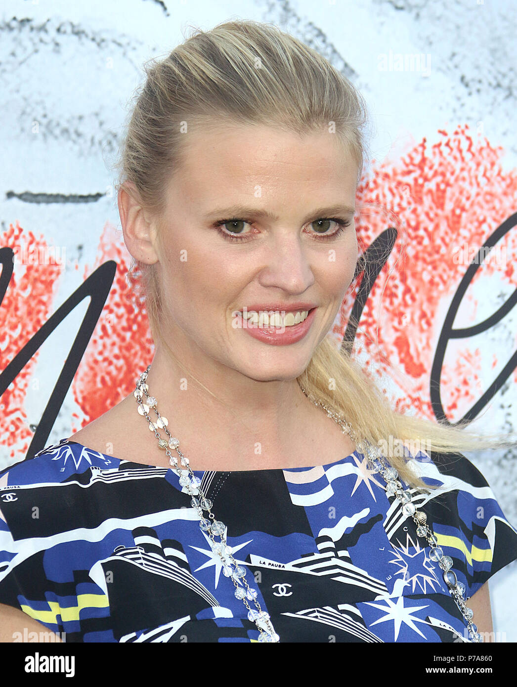 Londres - 19 juin 2018 : Lara Stone assiste à la Serpentine Gallery Summer Party dans les jardins de Kensington Banque D'Images