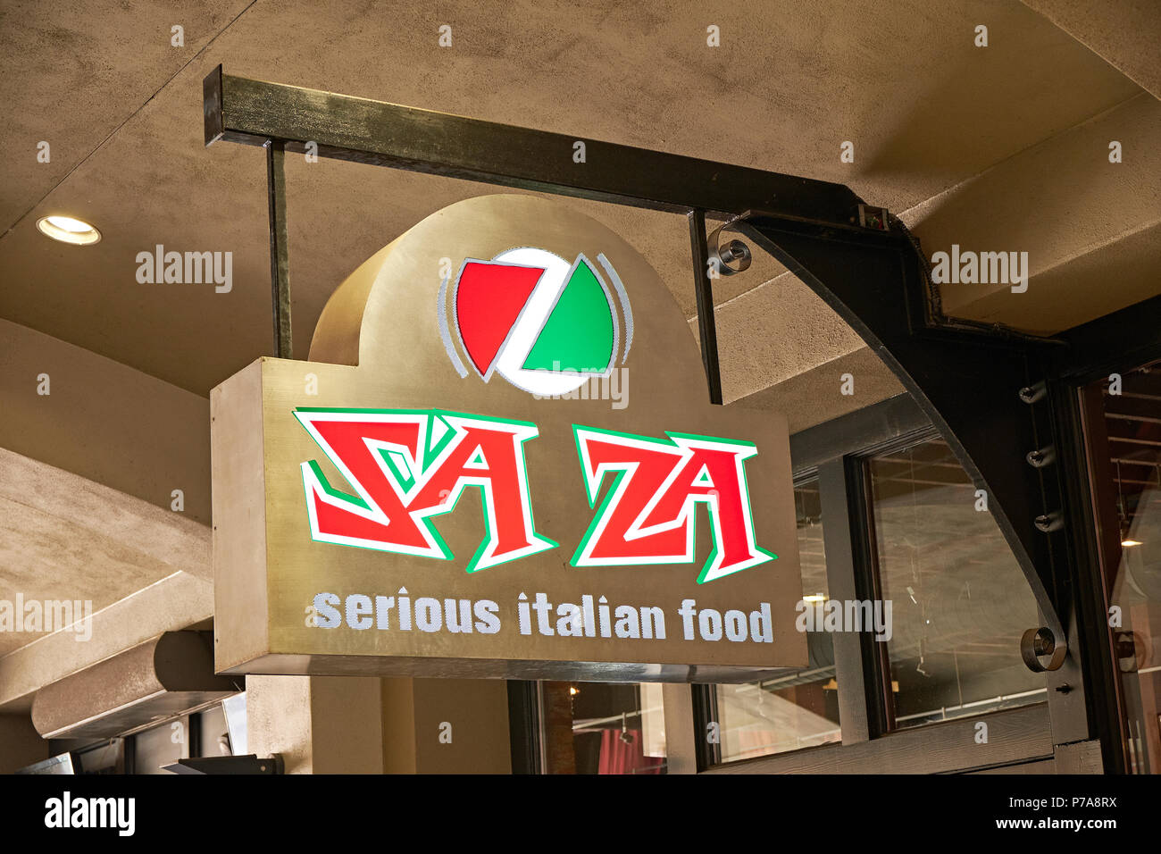 La publicité de la hanche conduit enseigne publicitaire pour Saza grave, la cuisine italienne, restaurant à Montgomery, en Alabama, USA. Banque D'Images