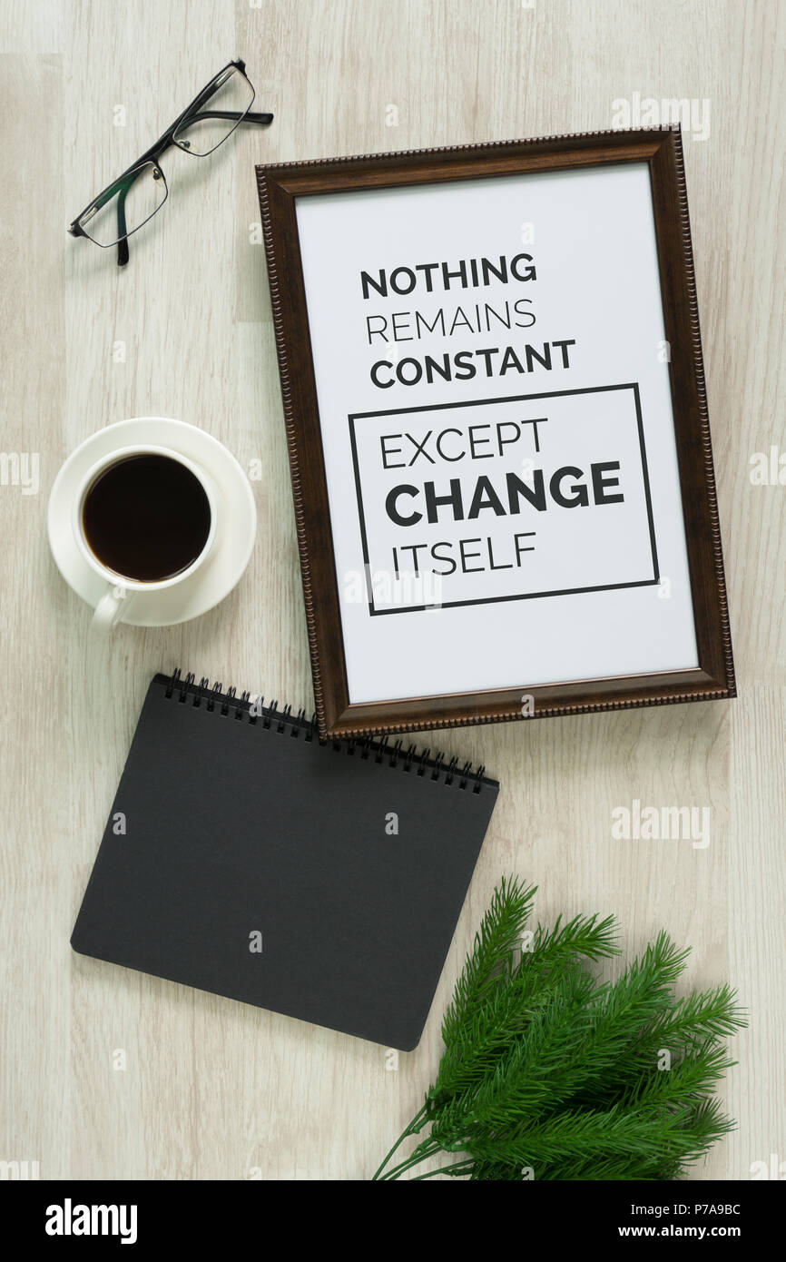 Citation Motivation Et D Inspiration Citation De Sagesse Chassis En Bois Et Sur Fond De Bois Avec Citation Television Nostalgie Rustique Lay Photo Stock Alamy