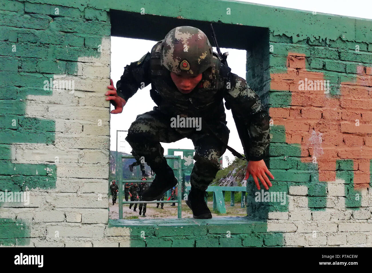 Nanning, Nanning, Chine. 5 juillet, 2018. Nanning, CHINE-Armed police assister à l'examen de formation militaire à Nanning, Guangxi du sud-ouest de la Chine. Crédit : SIPA Asie/ZUMA/Alamy Fil Live News Banque D'Images