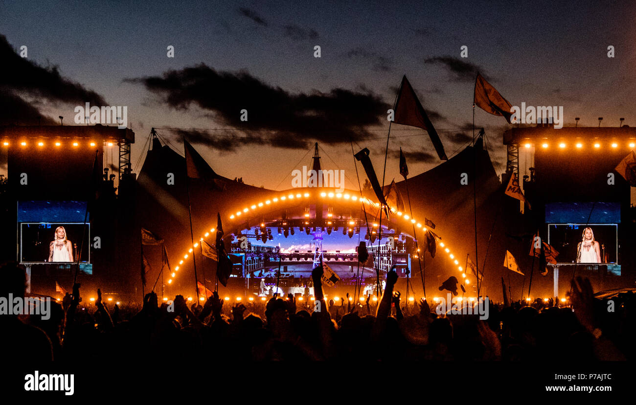 Le Danemark, Roskilde - Juillet 4, 2018. Donnant sur le concert des foules de festivaliers pendant un concert live avec le rappeur américain Eminem au stade Orange lors du festival de musique Festival danois de Roskilde en 2018. (Photo crédit : Gonzales Photo - Flemming Bo Jensen). Gonzales : Crédit Photo/Alamy Live News Banque D'Images