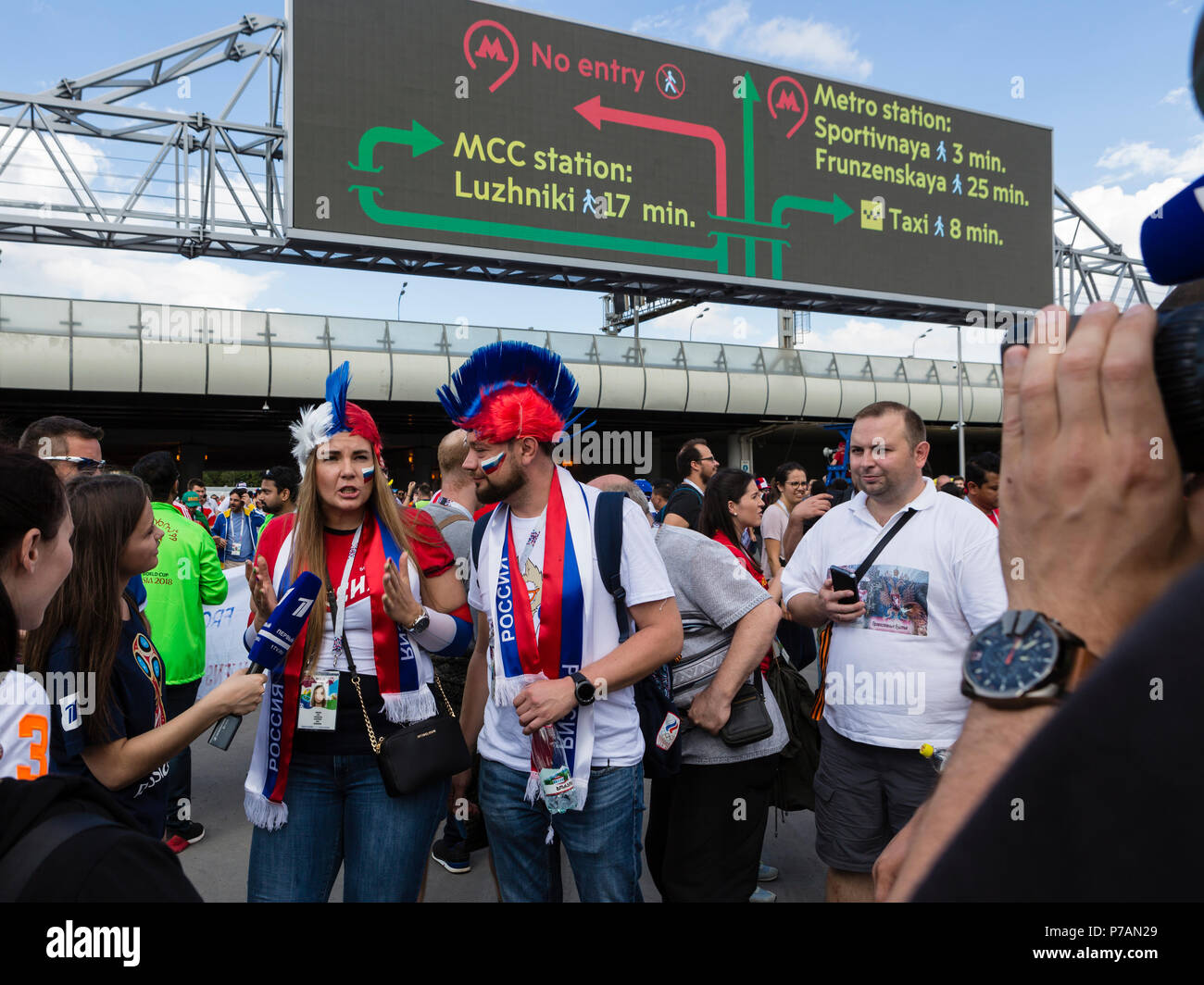 Moscou, Russie - 01 juillet, 2018 Coupe du monde 2018 : LA FIFA, Football fans lors du match en Russia-Spain ronde de 16 Banque D'Images