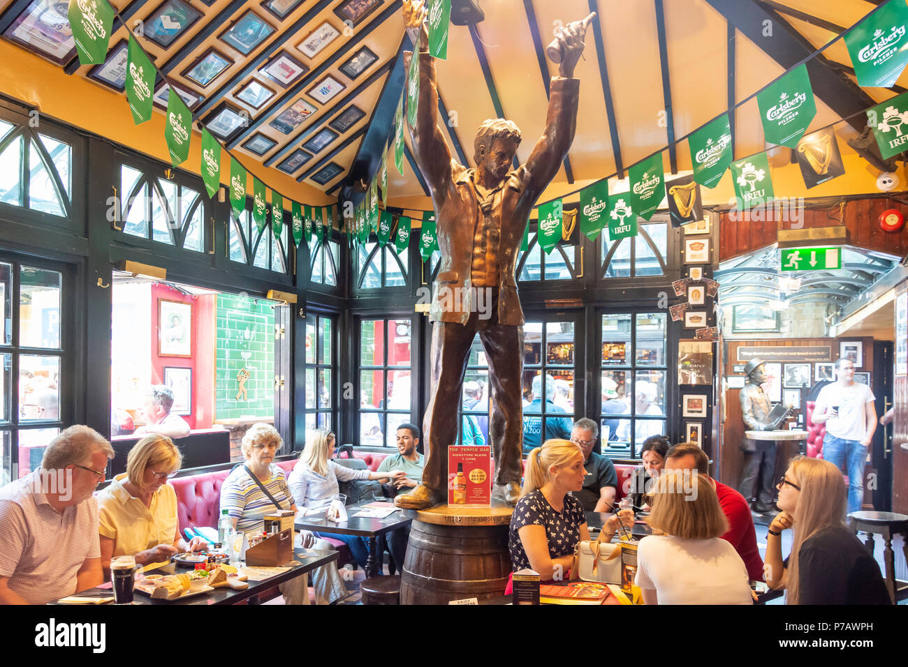 Bar de l'intérieur du Temple Bar Pub, Temple Bar, Dublin, Leinster Province, République d'Irlande Banque D'Images