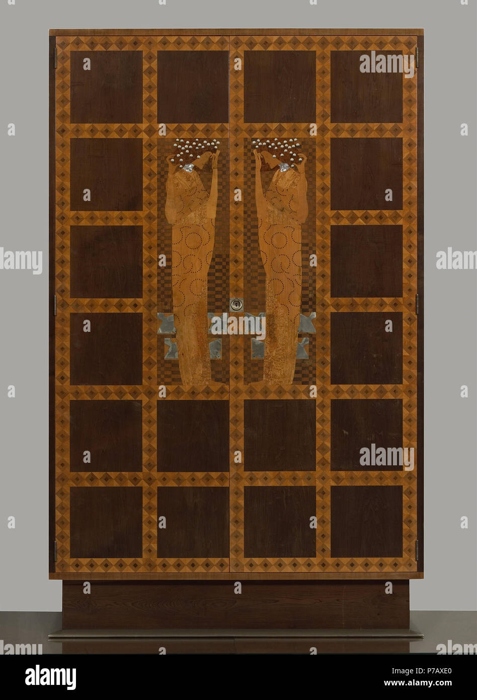 . Allemand : Deutsch : Intarsierter Schrank aus dem Schlafzimmer der Wohnung Eisler von Terramare Armoire marqueté le Eisler-Terramare Appartement Chambres 190348 Koloman Moser - Armoire en marqueterie le Eisler-Terramare - chambre à coucher appartement Banque D'Images