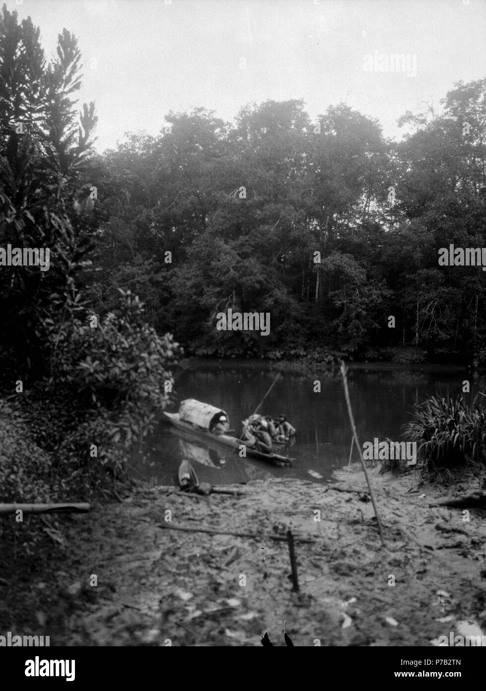 J'Indiankanonter 143 floden. En kanot med toldo (skydd). Darién. Panama - SMVK - 003974 Banque D'Images