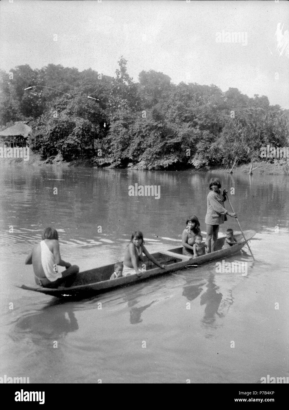 143 de medicinmannen Selimos Indianer, . hydda, j'kanot. Darién, Sambú River. Panama - SMVK - 004012 Banque D'Images