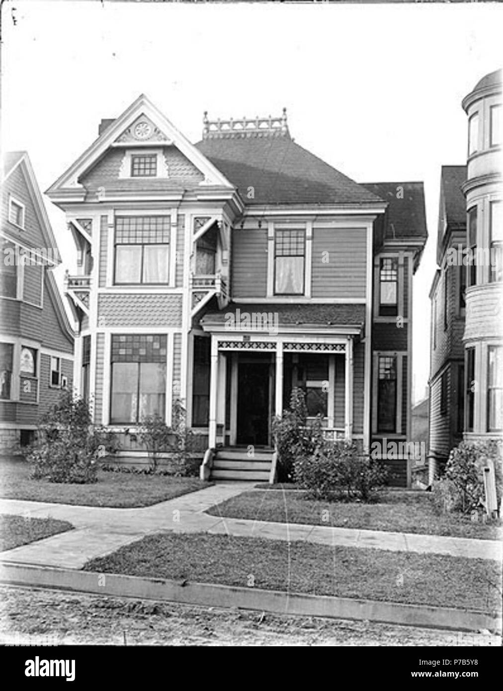 . Anglais : Résidence au 620 S., Tacoma, ca. 1906 . Anglais : Sujets (LCTGM) : logements--Washington (État)--Tacoma Sujets (LCSH) : Architecture, Victorian--Washington (État)--Tacoma Tacoma (Washington) ;--Bâtiments, structures, etc. . vers 1906 74 Résidence à 620 S, Tacoma, ca 1906 (159 bar) Banque D'Images