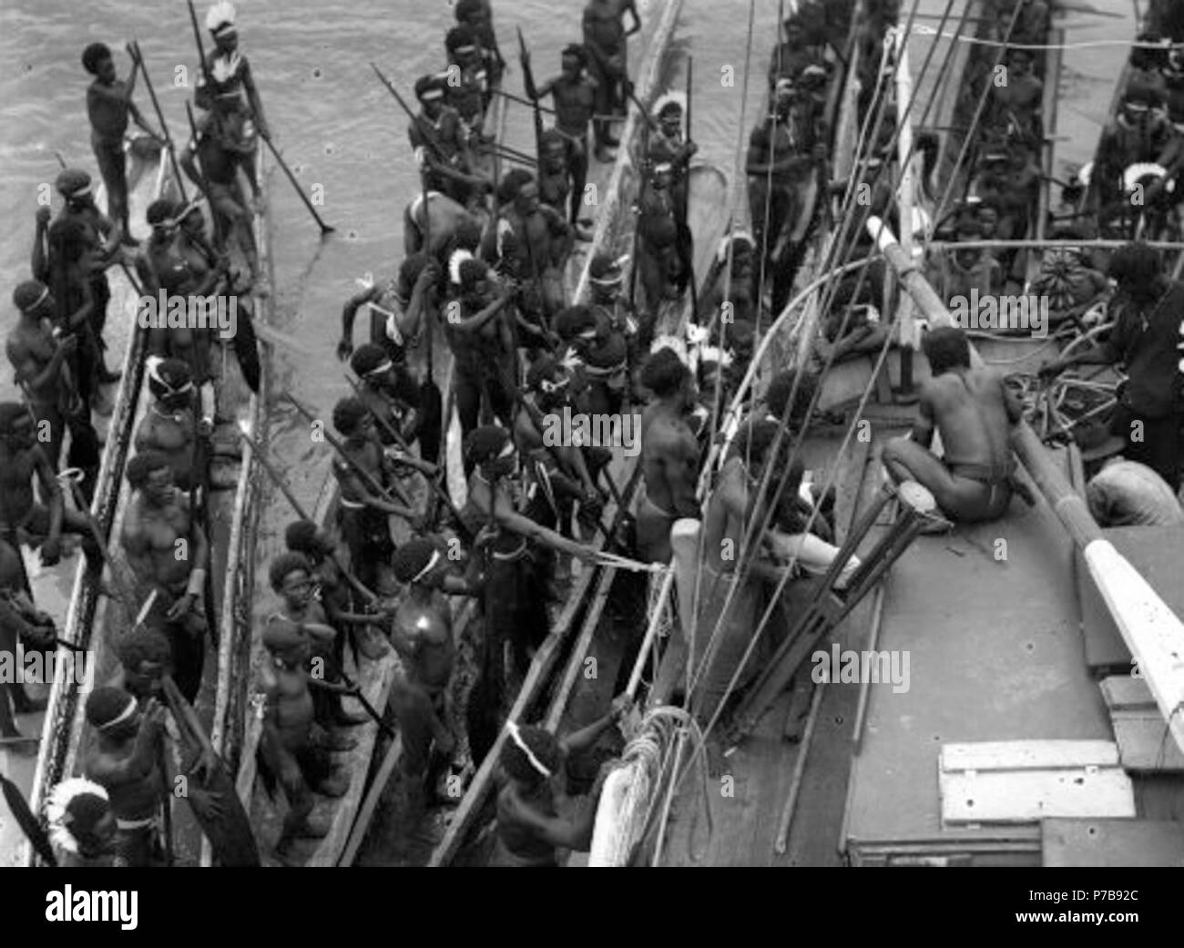 *** *** Local Caption Contact Archives pour sous-titrer et usage 2 hommes autour de Eureka, Kaimare village, province du Golfe Banque D'Images