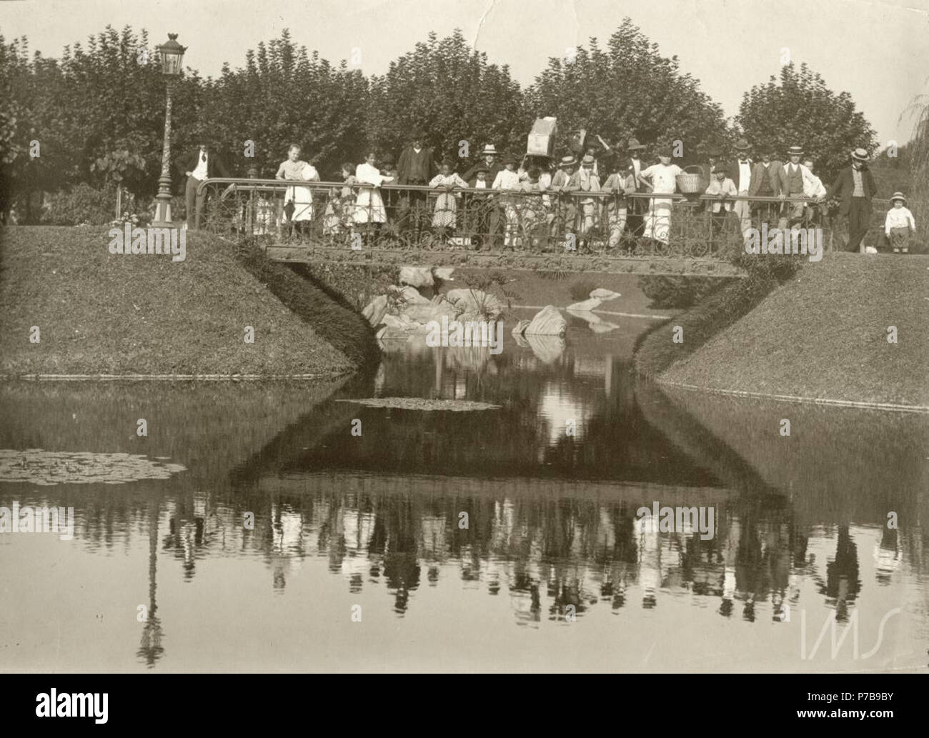 43 Grupo de pessoas sobre Ponte da Praça da República - Vincenzo Pastore Banque D'Images