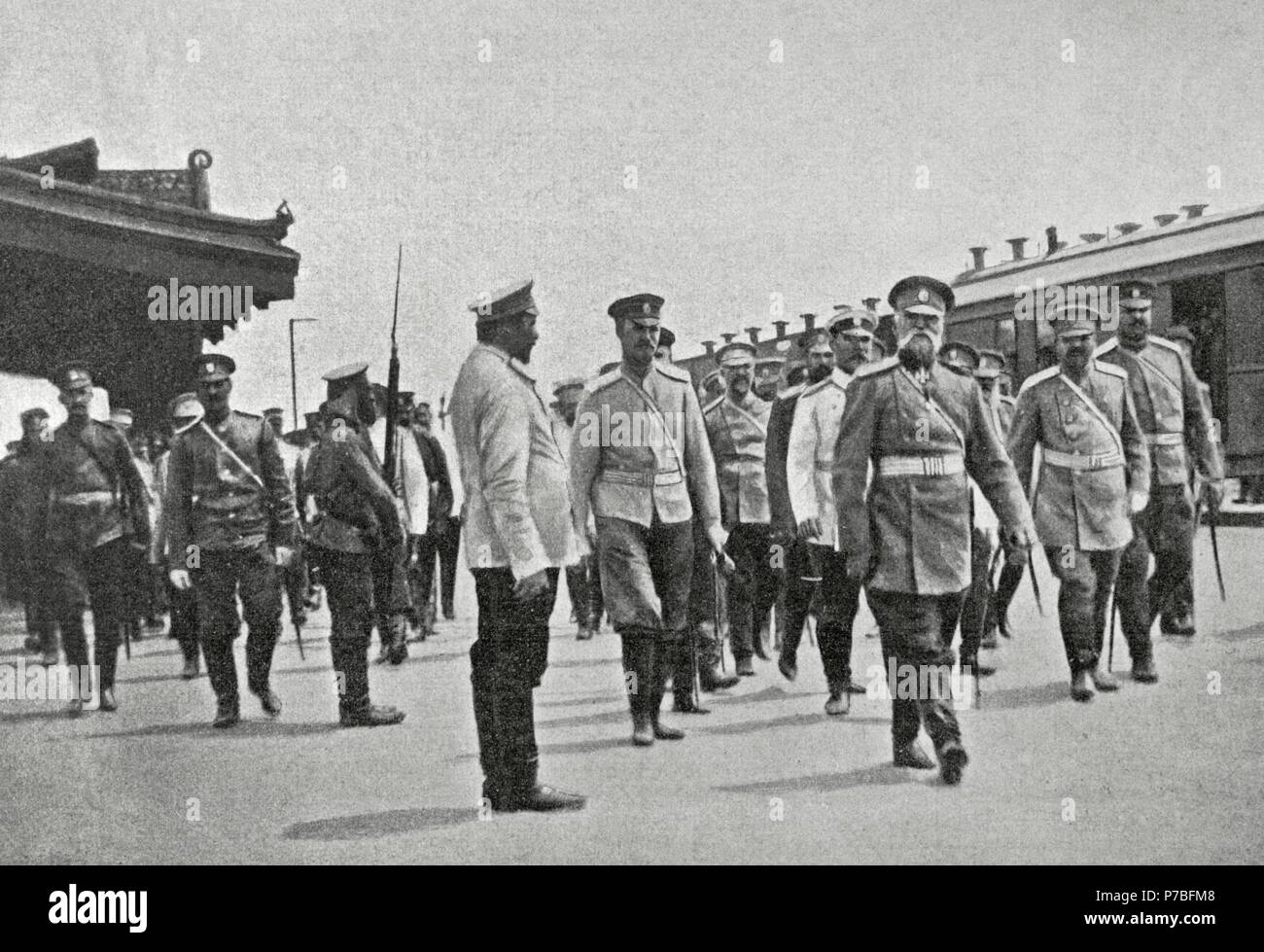 Guerre russo-japonaise (1904-1905). Le Japon est entré en guerre avec la Russie afin d'assurer l'intérêt en Corée du Sud et la Mandchourie. Arrivée du général de la Marine impériale russe Nikolai Linevitch (1839-1908) à Kutchulin après inspection des lignes russes. L'illustration artistique. Banque D'Images