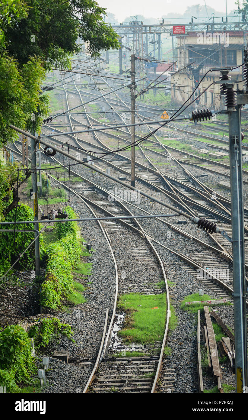 Gaya, Inde - Jul 9, 2015. Les voies ferroviaires à Gaya, Inde. L'Inde est le quatrième plus important réseau ferroviaire au monde par la taille. Banque D'Images