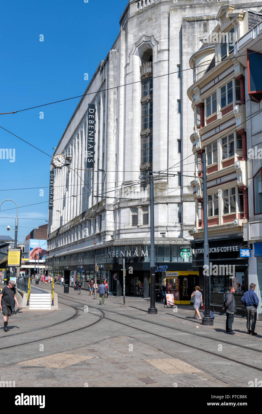 En dehors d'un fraisage shopping magasin Debenhams dans Market Street, Manchester, UK Banque D'Images