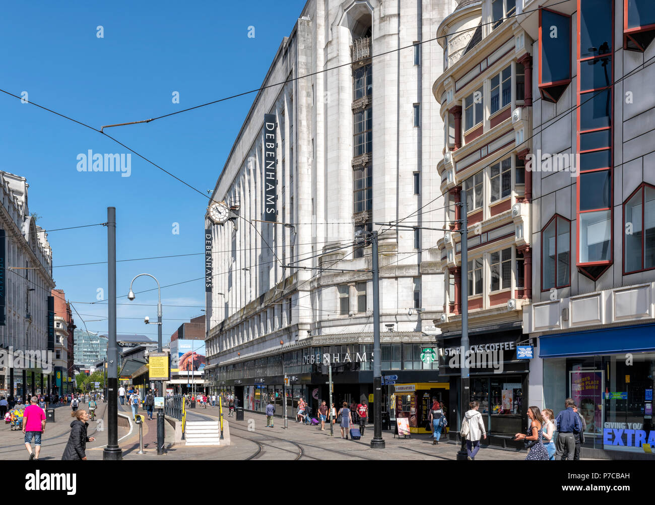 En dehors d'un fraisage shopping magasin Debenhams dans Market Street, Manchester, UK Banque D'Images