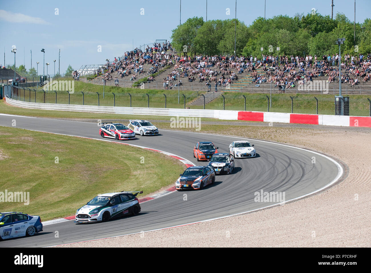 Mercedes-Benz C 230, BMW, Toyota, Renault, course 24h Nürburgring 2017, motorsports, course longue distance, Eifel, Rhénanie-Palatinat, Allemagne, Europe Banque D'Images
