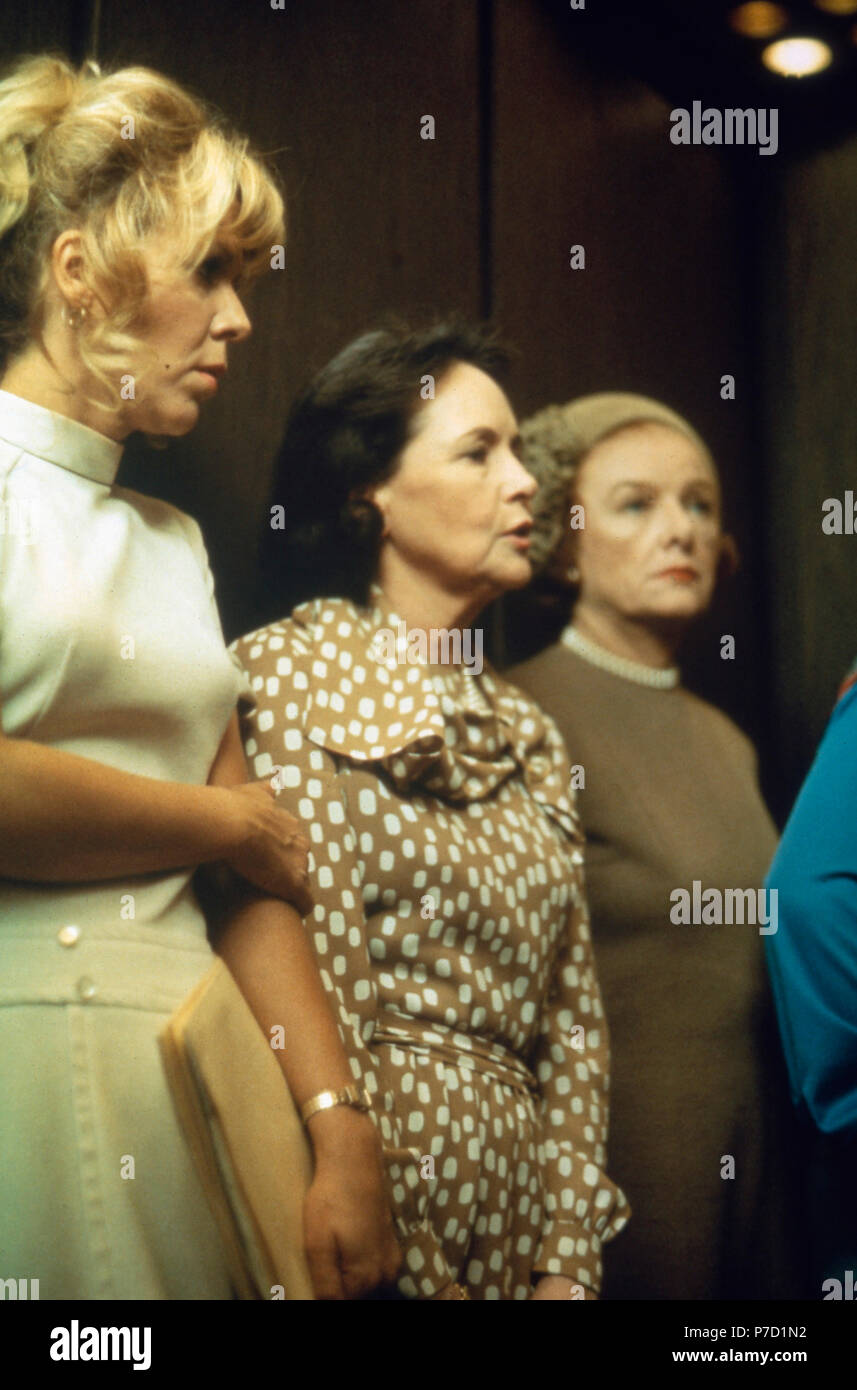 Fahrstuhl des Schreckens aka. L'ascenseur, TV Film USA 1974 Regie : Jerry Jameson acteurs : Myrna Loy, Teresa Wright, Arlene Golonka Banque D'Images