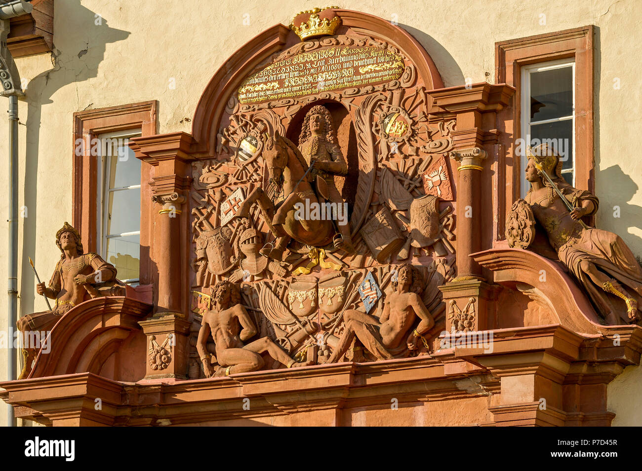 Né à cheval avec d'autres chiffres et symboles de la guerre, baroque porte supérieure, Landgrave's Palace, Bad Homburg vor der Höhe Banque D'Images