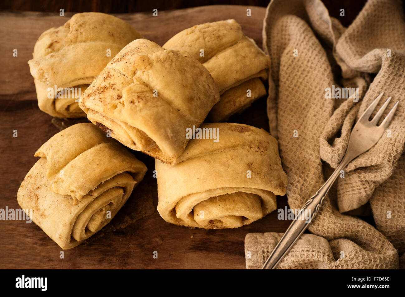 Des brioches à la cannelle, encore de la nourriture et la vie, studio shot Banque D'Images