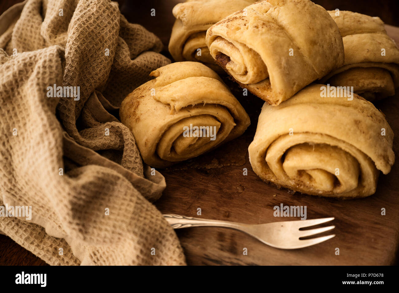 Des brioches à la cannelle, encore de la nourriture et la vie, studio shot Banque D'Images