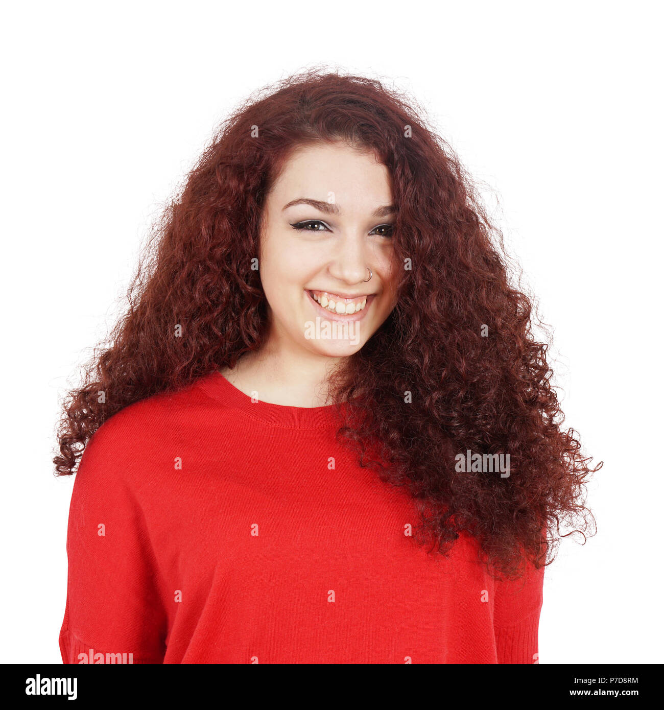 Jeune femme heureuse avec un grand sourire à pleines dents et cheveux bouclés, isolated on white Banque D'Images