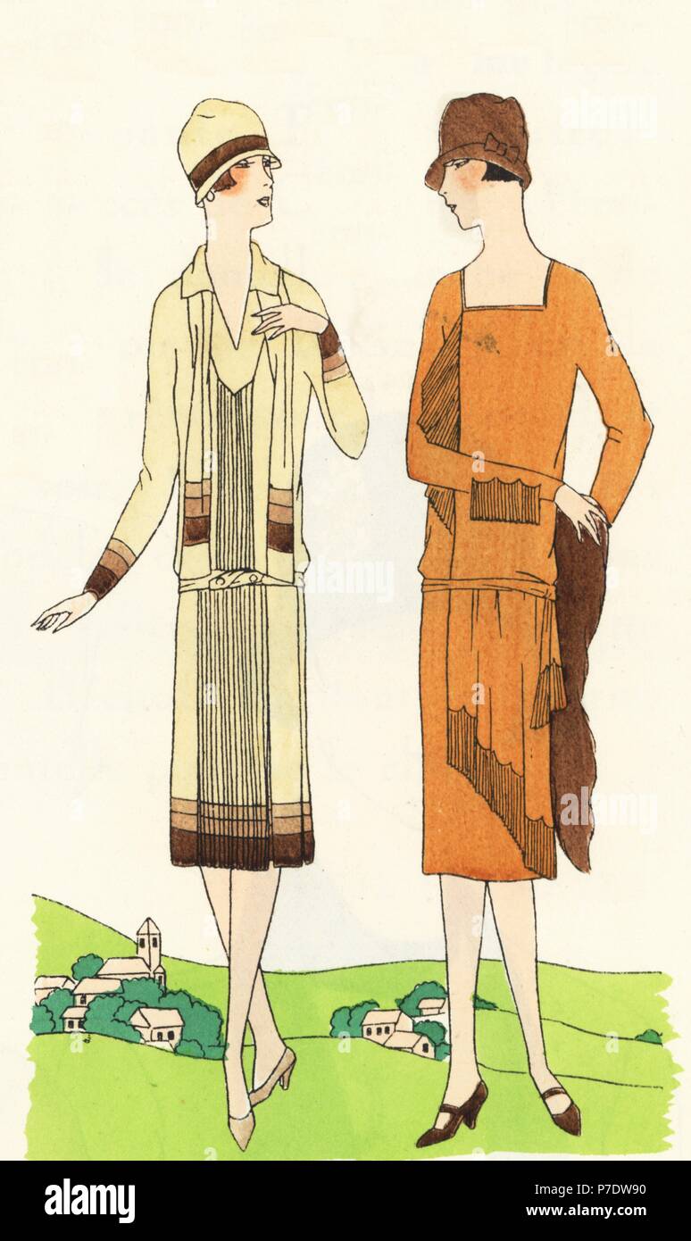 Femme en robe d'après-midi de shirt crêpe, et femme en robe d'après-midi de crêpe de chine. Coloriée pochoir (stencil) lithographie du magazine de mode de luxe français Art, la goutte, Beaute, 1926. Banque D'Images