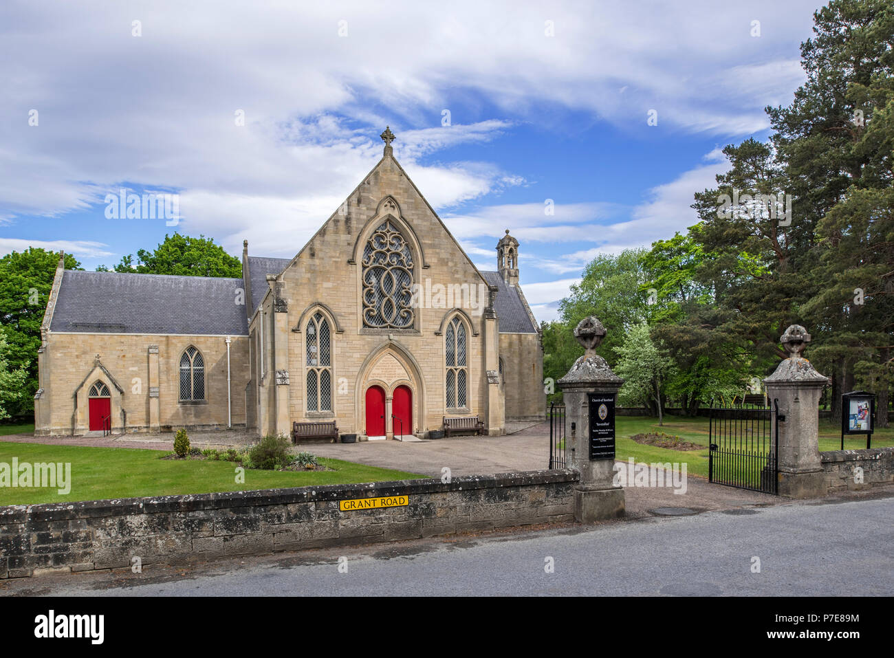 Église paroissiale Inverallan / église d'Écosse dans le village Grantown-on-Spey, Moray, Highland, Scotland, UK Banque D'Images