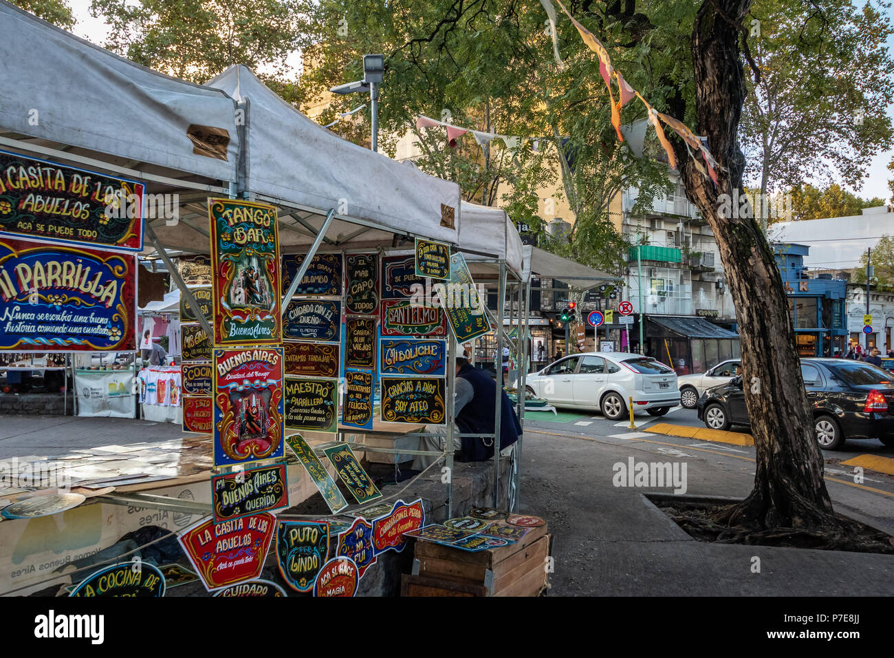 Marché aux puces de Plaza Serrano dans Palermo Soho - Buenos Aires, Argentine Banque D'Images