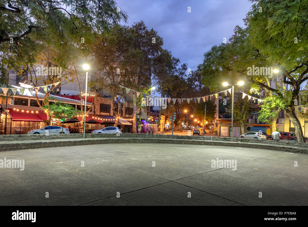 Plaza Serrano dans Palermo Soho sur la nuit - Buenos Aires, Argentine Banque D'Images