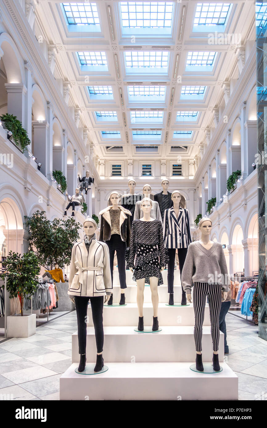 H&M shop à Melbourne's historic General Post Office building à Bourke Street Mall. Banque D'Images