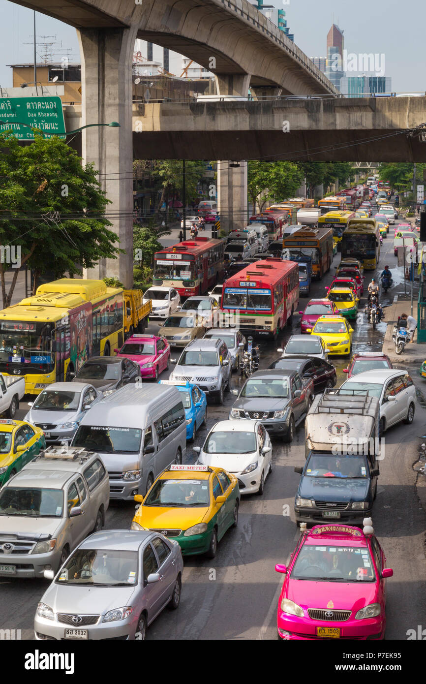 Embouteillage dans le centre de Bangkok, Thaïlande Banque D'Images