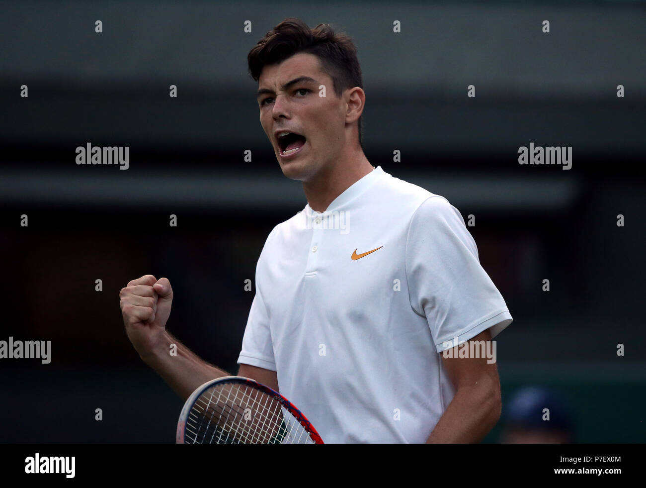 Taylor Fritz célèbre la victoire du troisième match contre Alexander Zverev le quatrième jour des championnats de Wimbledon au All England Lawn tennis and Croquet Club, Wimbledon. APPUYEZ SUR ASSOCIATION photo. Date de la photo: Jeudi 5 juillet 2018. Voir PA Story TENNIS Wimbledon. Le crédit photo devrait se lire: Steven Paston/PA Wire. Banque D'Images