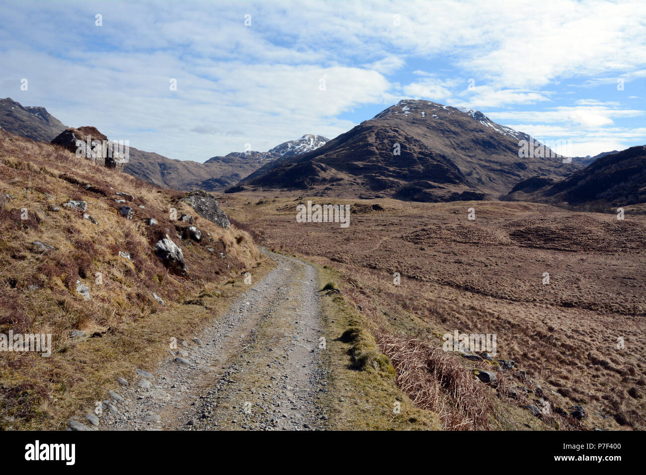 Un sentier qui mène de Inverie à Kinloch Hourn dans les Highlands écossais, Knoydart Peninsula, nord-ouest de l'Ecosse, Grande-Bretagne. Banque D'Images