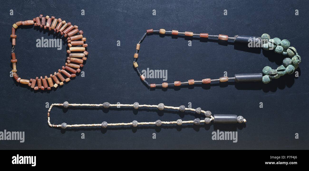 La civilisation de l'Amérique du Sud. La civilisation Quimbay (Colombie). 500-1500. Colliers de Perles. De droite à gauche ; 16 cm, 35 cm et 31 cm. Collection privée. Banque D'Images