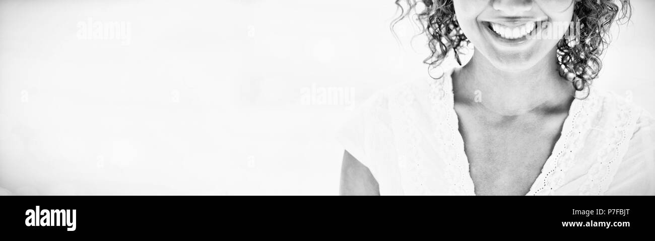 Happy woman at beach Banque D'Images