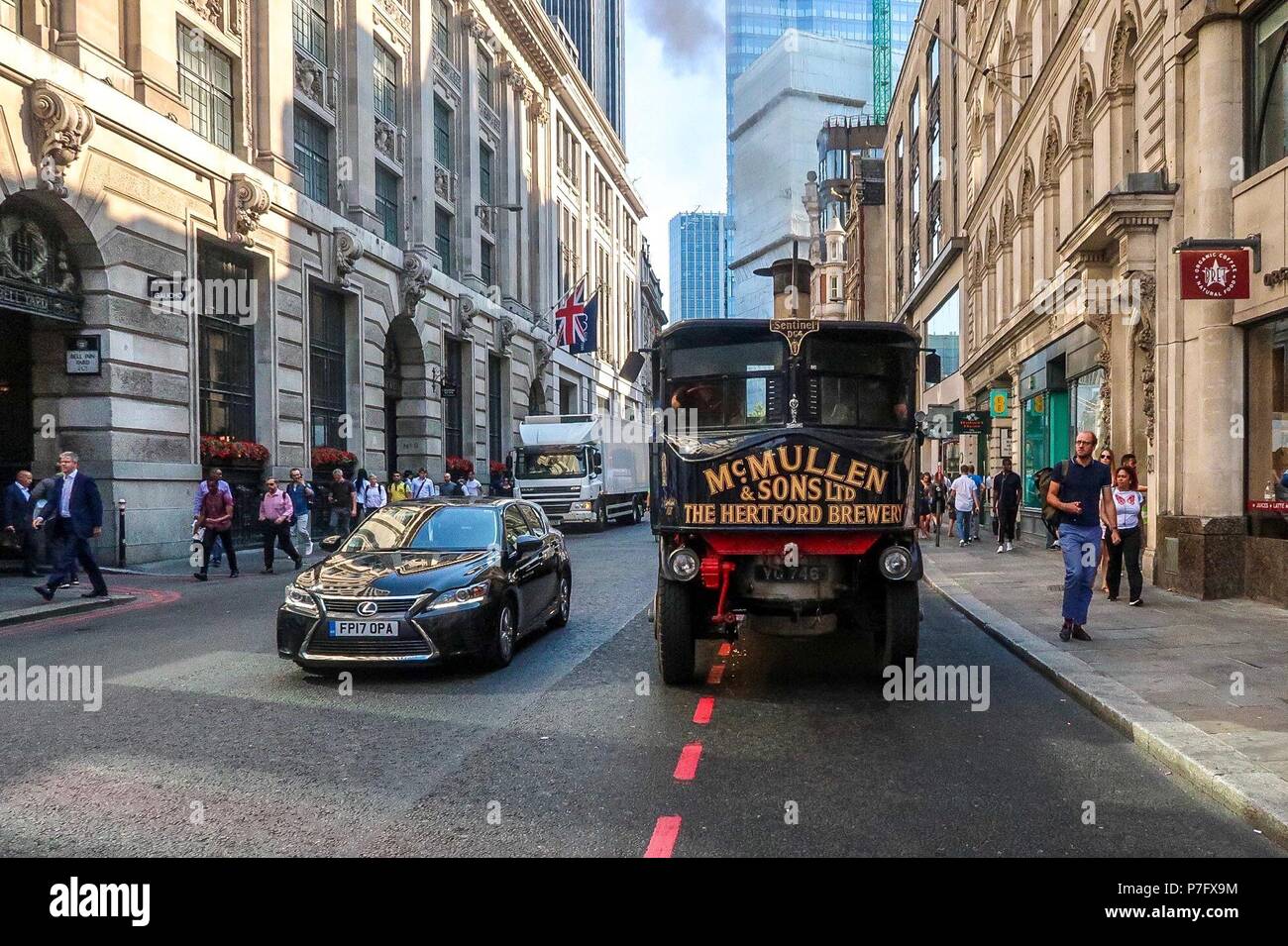 Londres, Royaume-Uni. 6 juillet 2018 - Londres - Angleterre - McMullen & Son Brewery liveried 1932 Sentinel SC4 camion à charbon traverse City de Londres - Crédit : Brian Duffy/Alamy Live News Banque D'Images