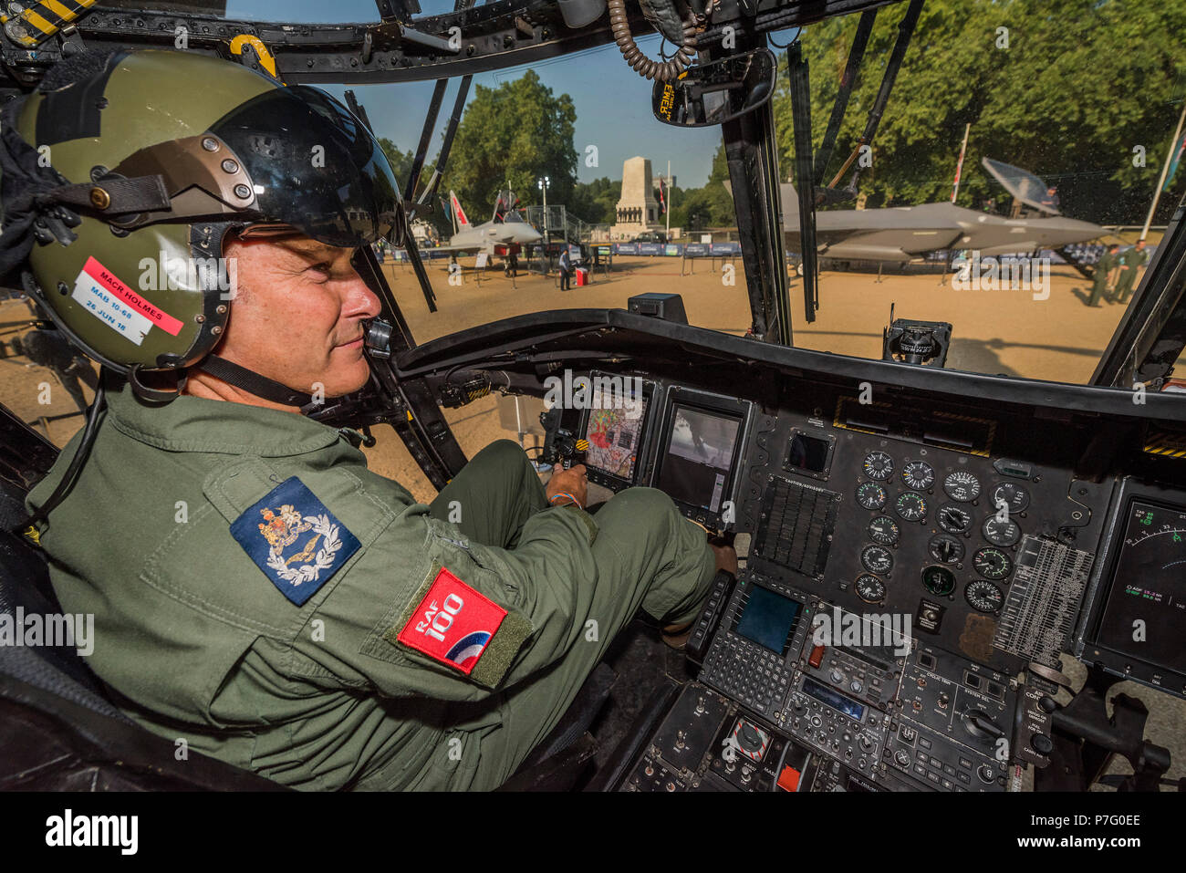 Londres, Royaume-Uni. 6e juillet 2018. RAF 100, Horse Guards Parade. Dans le cadre du 100e anniversaire de la Royal Air Force, une exposition d'aéronefs couvrant l'histoire de la RAF, à partir de la WW1 et WW2 jusqu'à l'âge moderne. Crédit : Guy Bell/Alamy Live News Banque D'Images