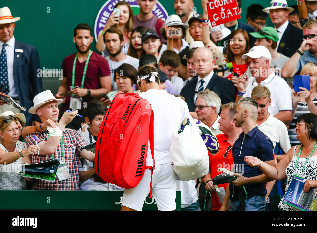 Londres, Royaume-Uni, le 6 juillet 2018 : Champion en titre Roger Federer a fait son chemin dans le 4ème tour au jour 5 au tennis de Wimbledon 2018 au All England Lawn Tennis et croquet Club à Londres. Crédit : Frank Molter/Alamy live news Banque D'Images