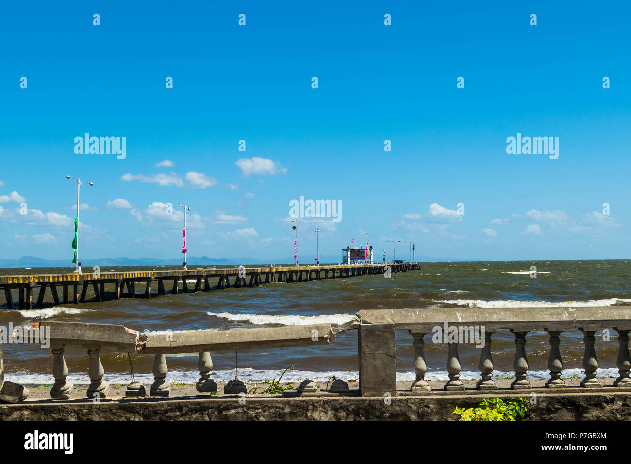 Granada, Nicaragua. Le 8 février 2018. Une plage le long de la rive du lac Nicaragua, près de la Isletas de Granada. Banque D'Images