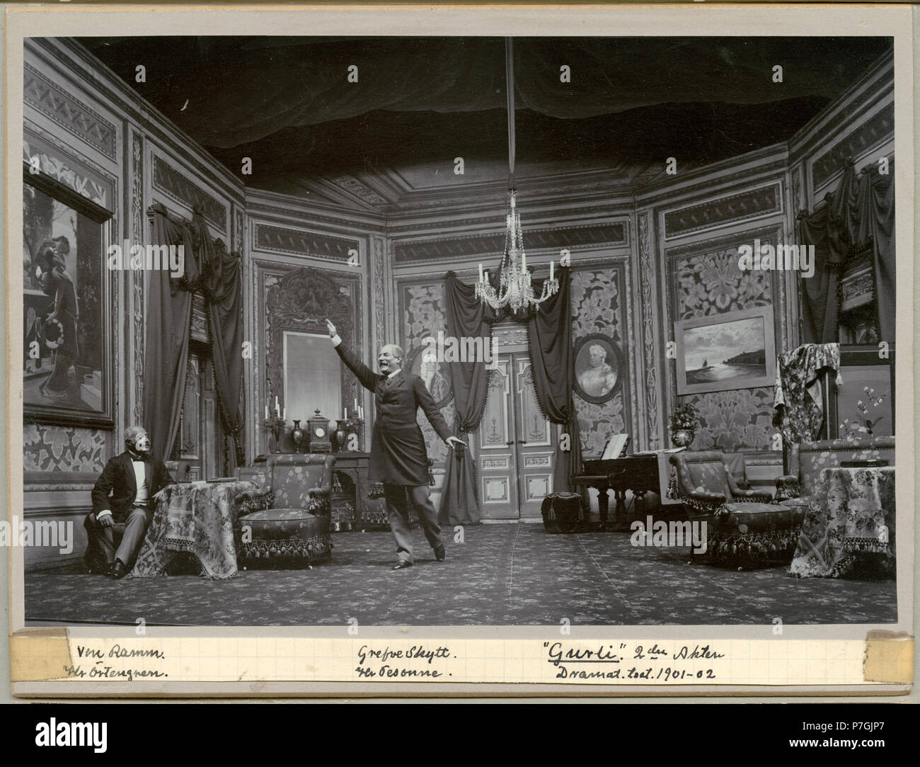 Albion Örtengren som von Ramm & Nils Personne som Greve je Skytt, Dramatiska teatern Gurli Housse 1901178 Gurli Housse, Dramatiska teatern 1901. Föreställningsbild - SMV - H13 056 Banque D'Images