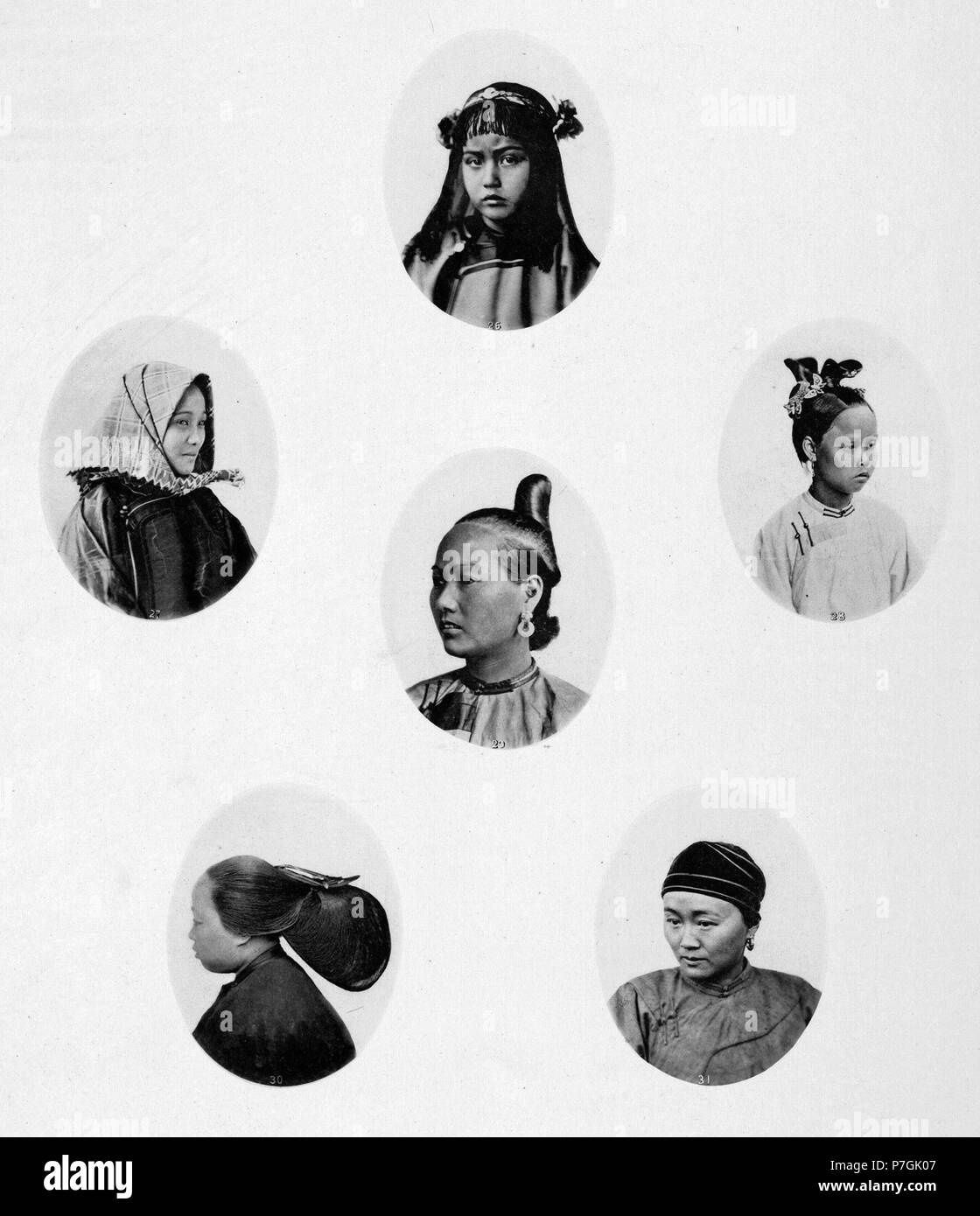 Anglais : photographie de John Thomson. Voir détail sur le lien ci-dessous. avant 1898 90 COIFFURE femme chinoise Banque D'Images