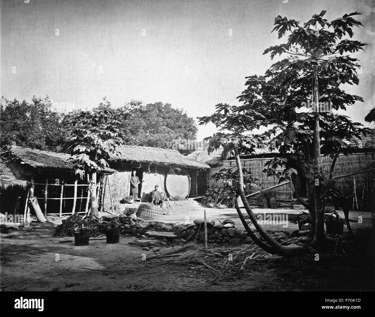 Anglais : photographie de John Thomson. Voir détail sur le lien ci-dessous. avant 1898 11 UNE HABITATION PEPOHOAN Banque D'Images