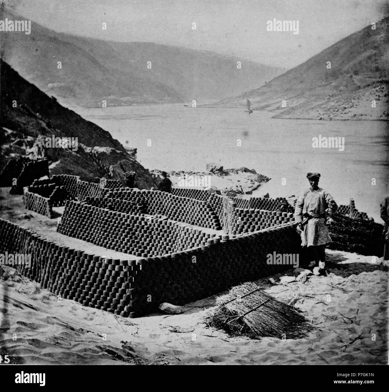 Anglais : photographie de John Thomson. Voir détail sur le lien ci-dessous. Avant 1898 137 CARBURANT SÉCHAGE Banque D'Images