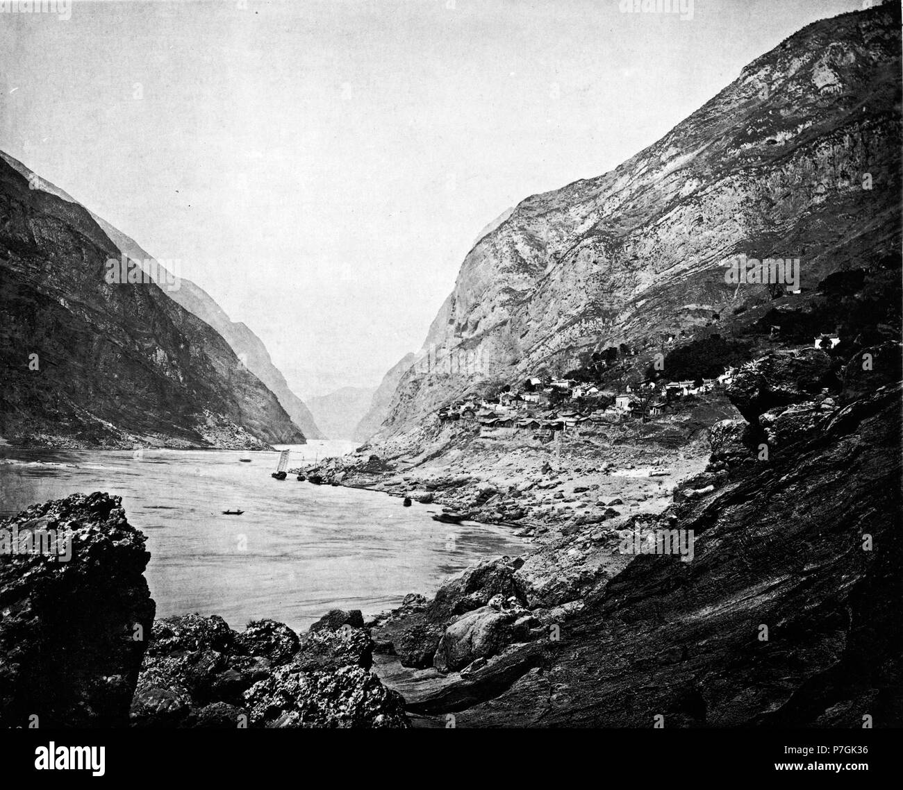 Anglais : photographie de John Thomson. Voir détail sur le lien ci-dessous. Avant 1898 266 MI-TAN, Gorges de la YANGTSZE Banque D'Images